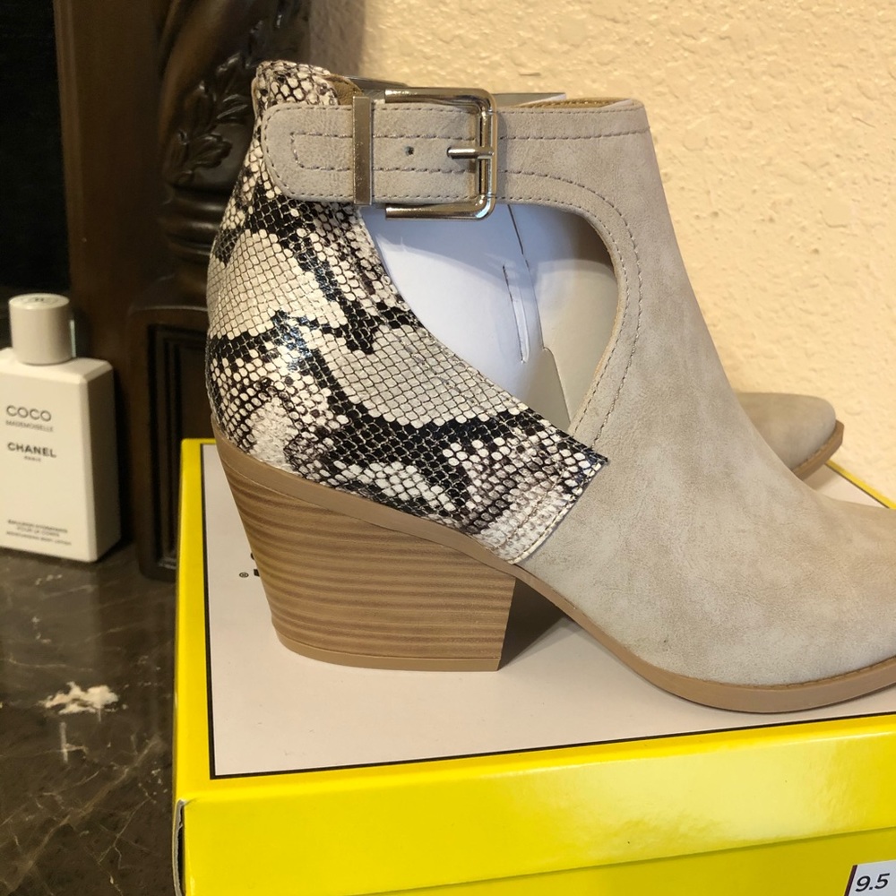 ❌SOLD❌ Seven Dials Booties - Picture 4 of 5